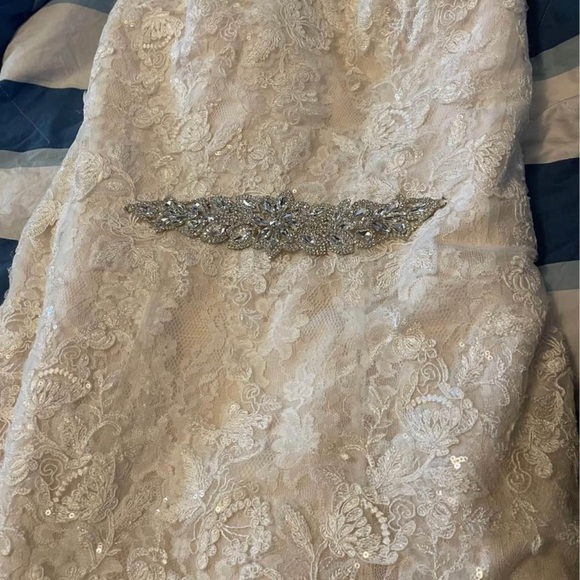 Maggie Sottero wedding dress size 14 has corset back. - Picture 7 of 10